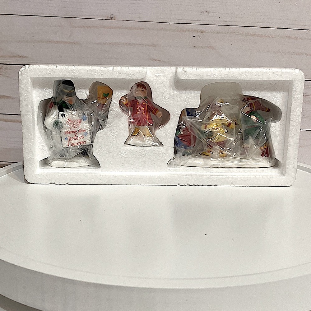 DEPARTMENT 56 - He Led Them Down The Streets Of Town - Original Snow Village - Picture 7 of 9